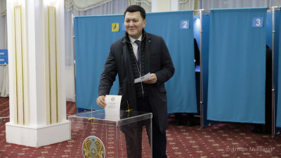 Ерлан Қарин дауыс берді