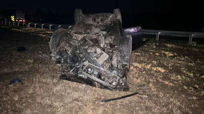 Жетісуда бүтін бір отбасы жол апатына түсіп, әйелі қаза болды