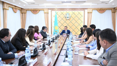 Сенат төрағасы «Талдау мектебі» сарапшыларымен кездесті