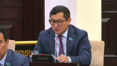 Көлік үшін кәдеге жарату алымының мөлшері 150 000 теңгеден аспау керек – депутат