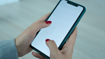 "Ұлыңыз енді оянбайды": Алаяқтар WhatsApp мессенджерін бұзған
