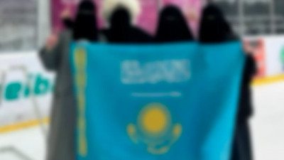 Арабша жазуы бар тумен фотоға түскен тағы бір қыз жазаға тартылды