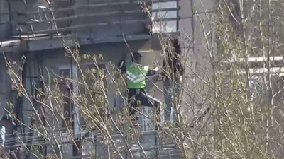 Полицейлер шығысқазақстандық тұрғынды аман алып қалған