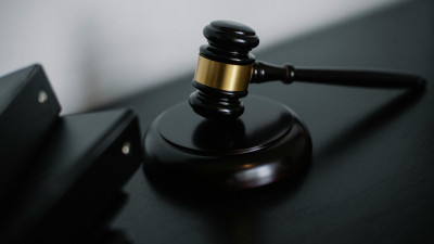 Францияда 299 баланы зорлаған хирург 20 жылға сотталды