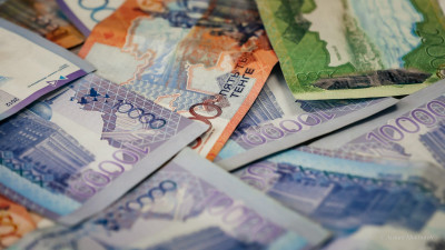Зейнетақы, стипендия, салық: Каникулға шыққан депутаттар не бітірді?