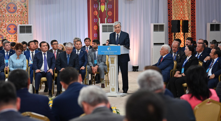 Республика күні ұлттық мереке қатарына қайта қосылды